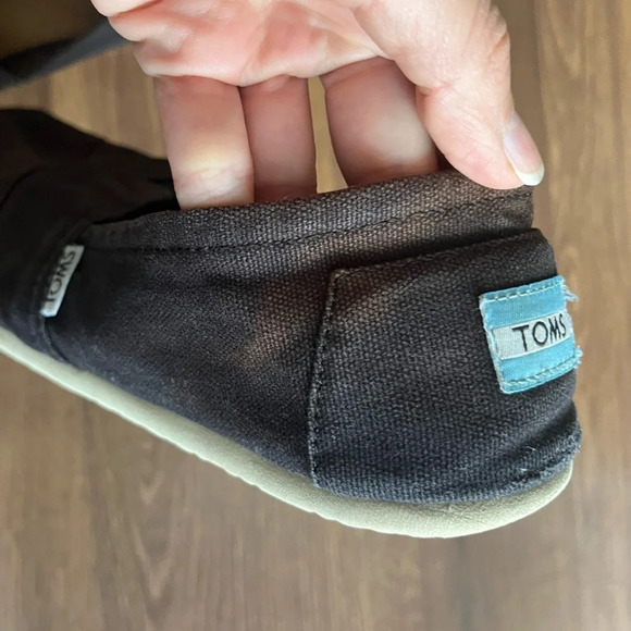 FREE Toms Black Shoes - Picture 5 of 9